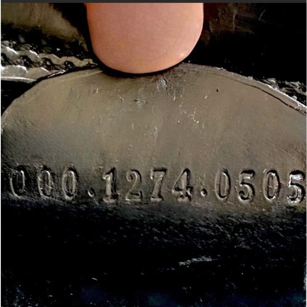 GUCCI GG Logo Patent Leather Handbag Black Medium - Picture 12 of 12